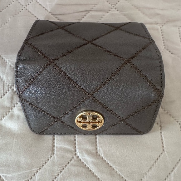 Pre-used Authentic Tory Burch Brown Quilted Crossbody Bag with free card wallet - Picture 8 of 8